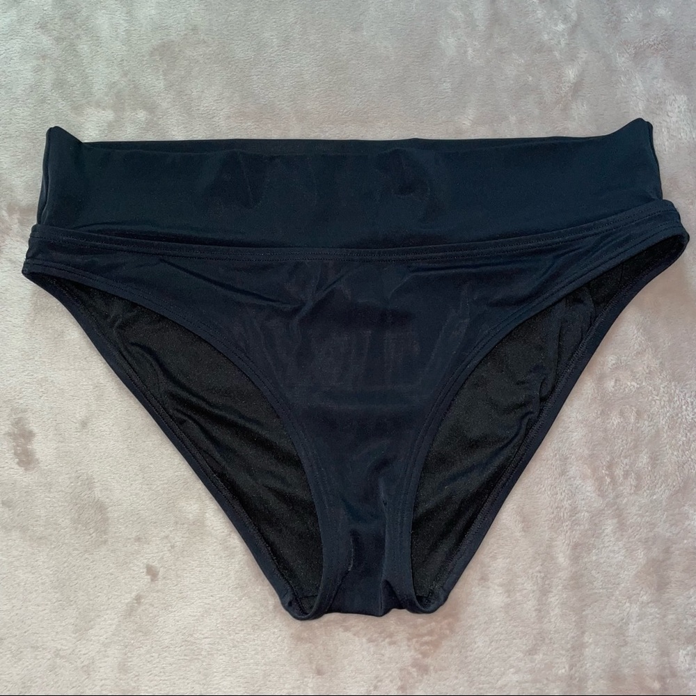 Victoria’s Secret bikini bottoms size L